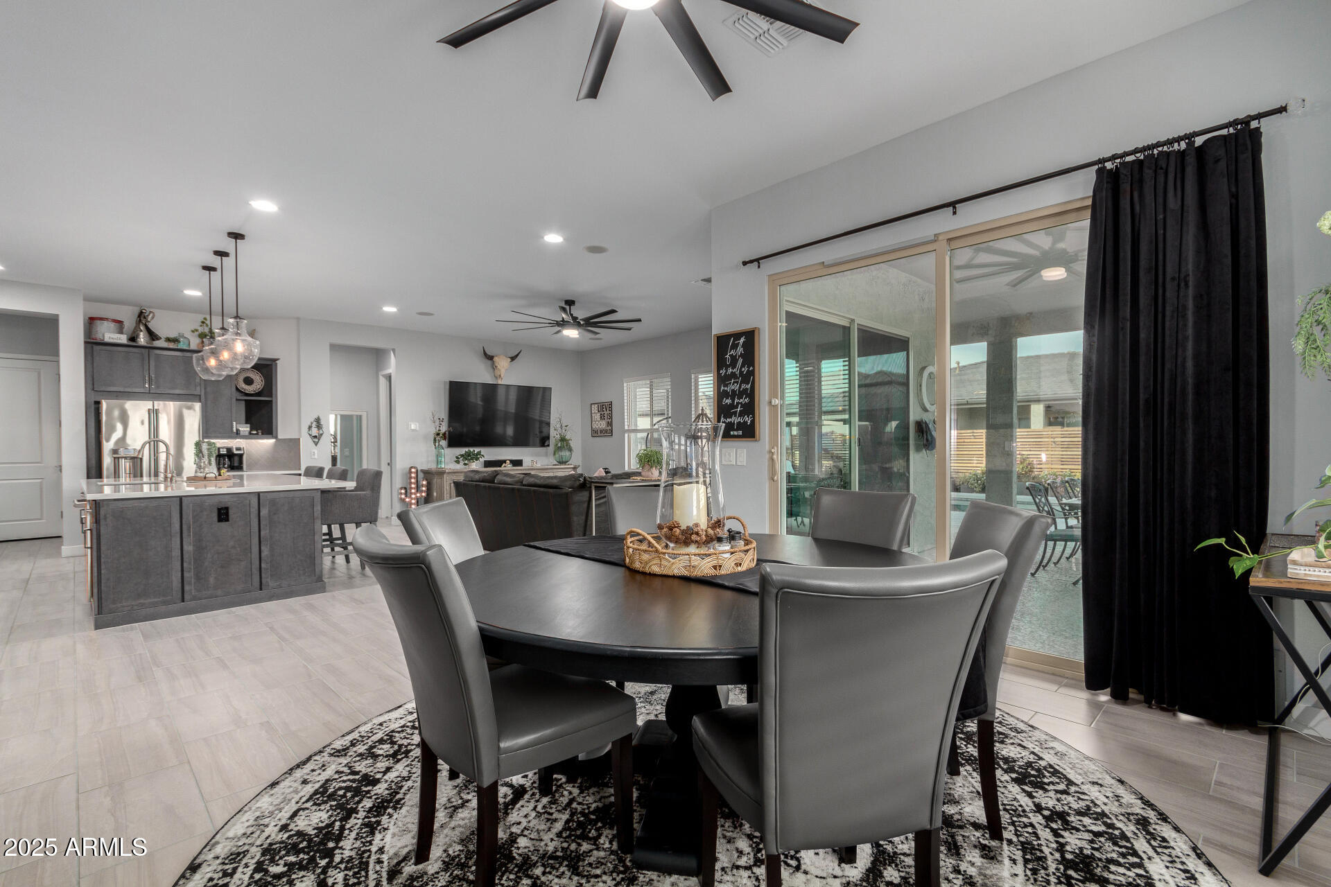 1312 W CALLE LUNA --