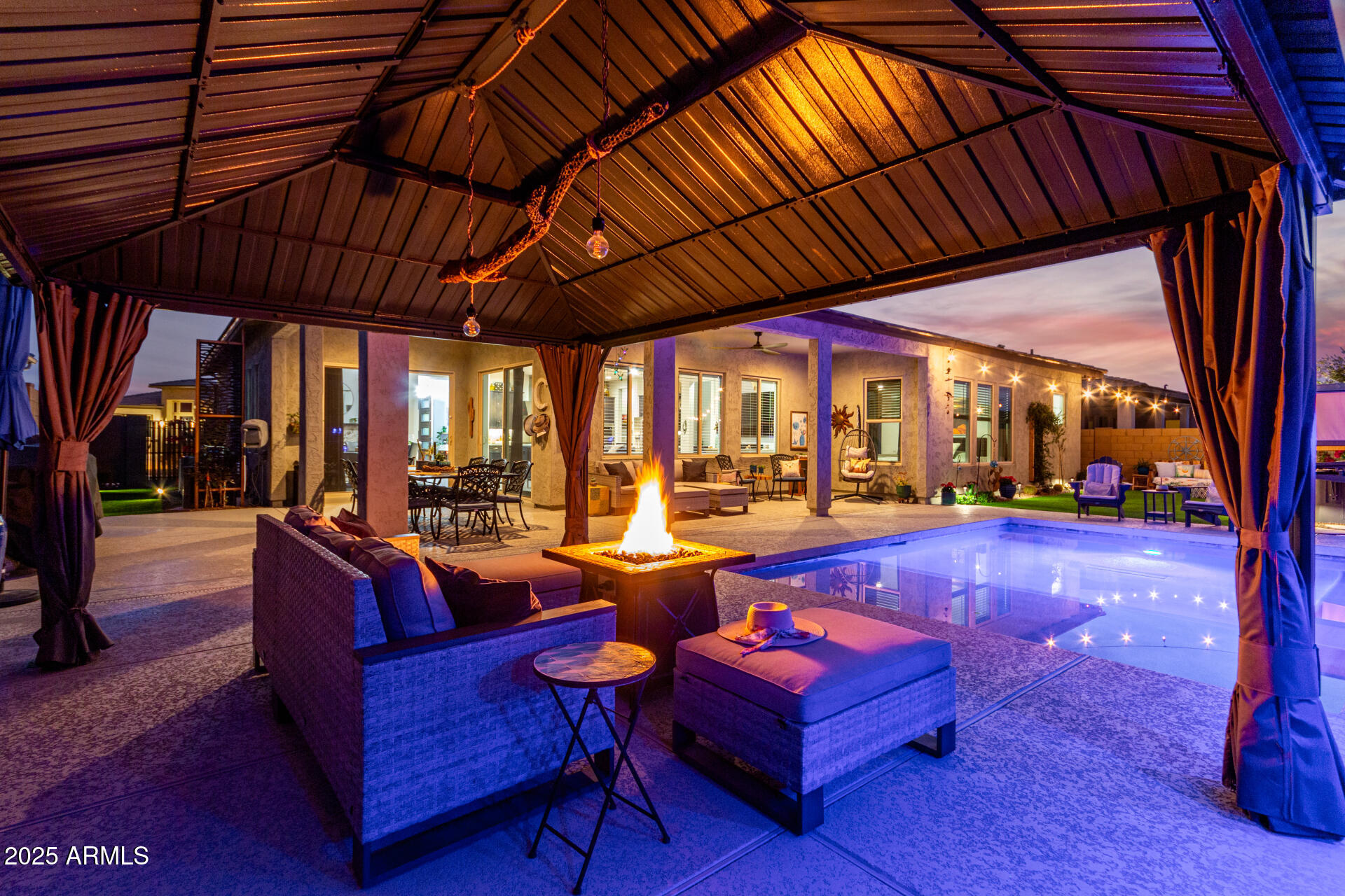 1312 W CALLE LUNA --