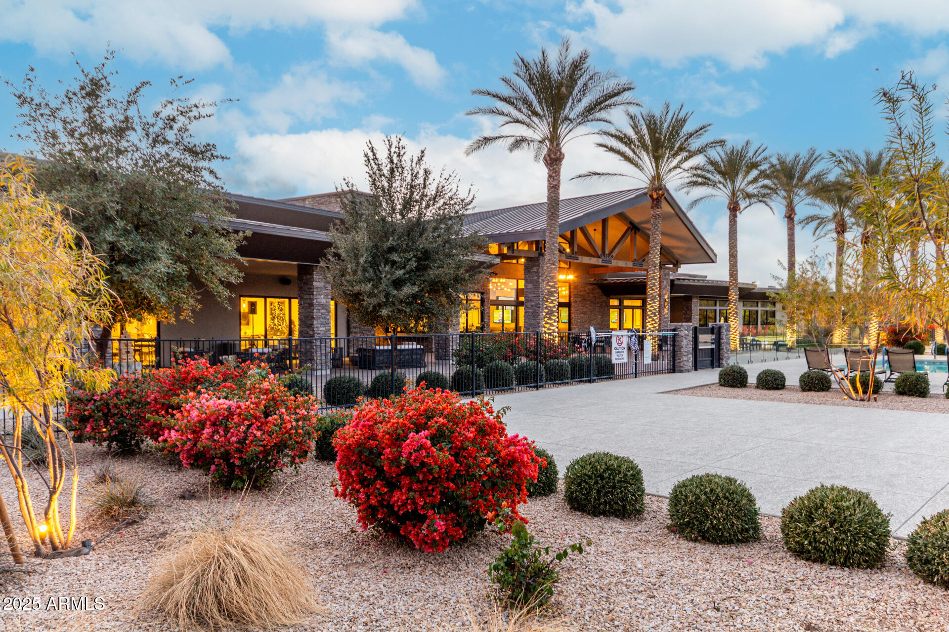 1312 W CALLE LUNA --