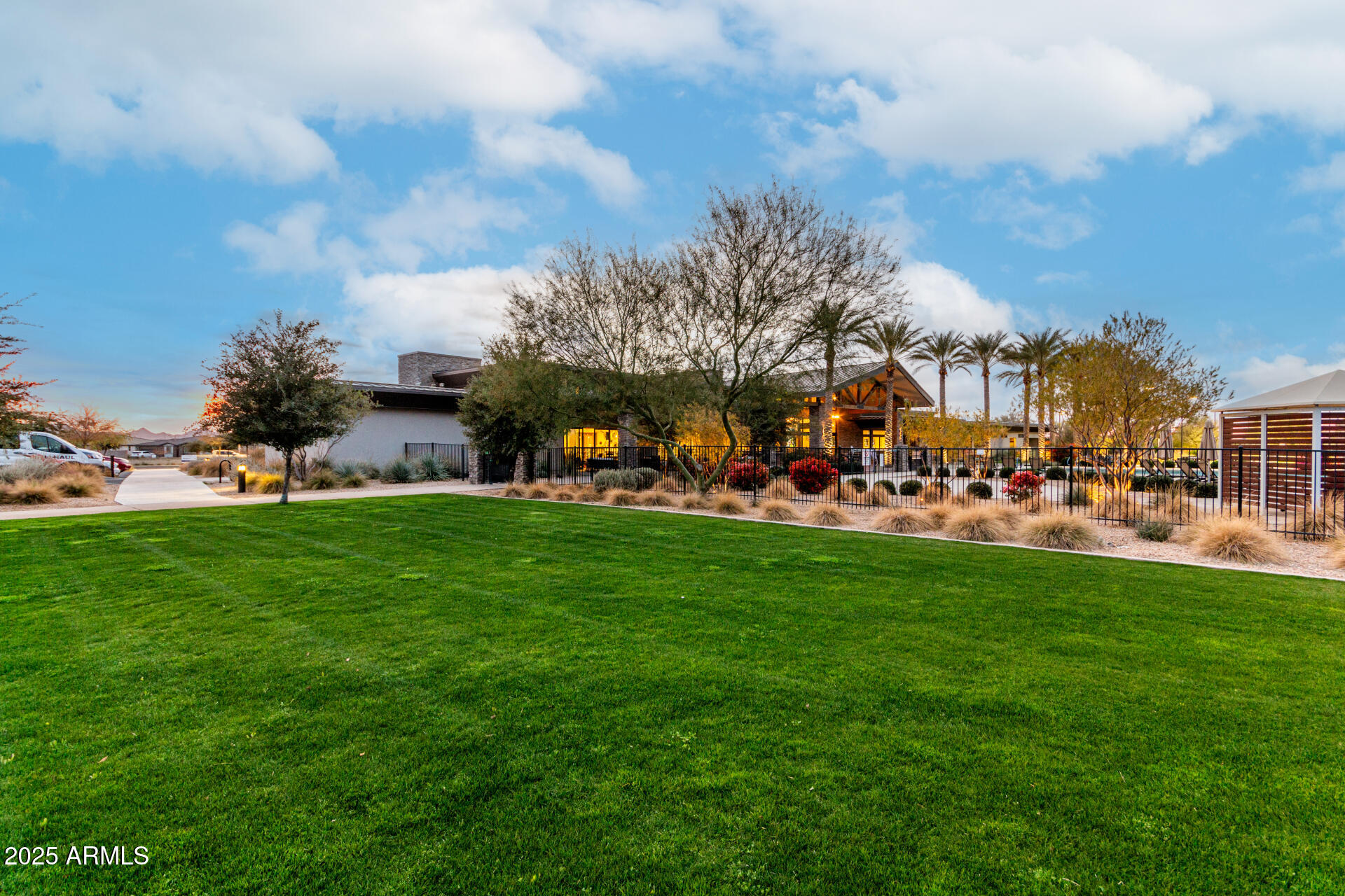 1312 W CALLE LUNA --