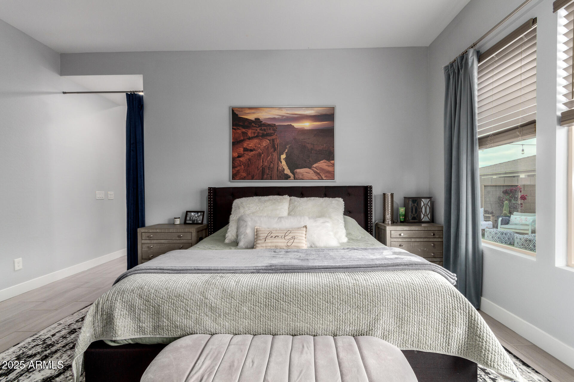 1312 W CALLE LUNA --