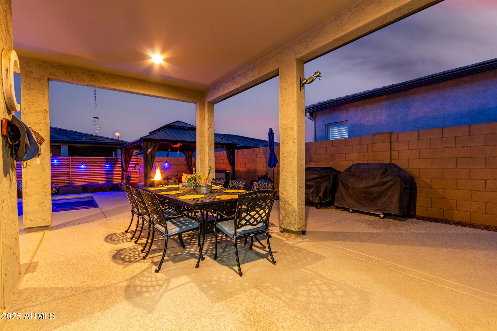 1312 W CALLE LUNA --