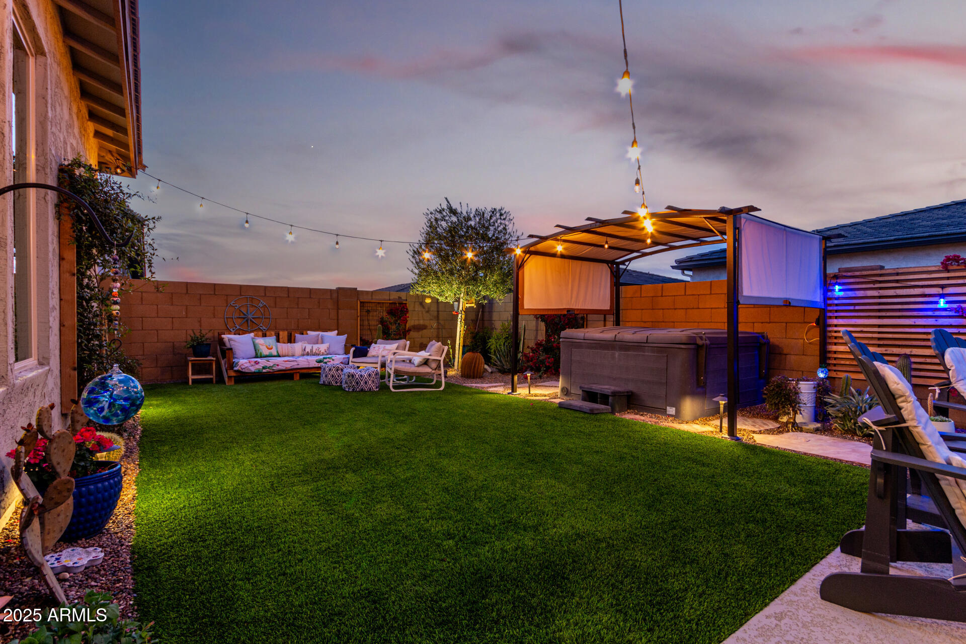 1312 W CALLE LUNA --