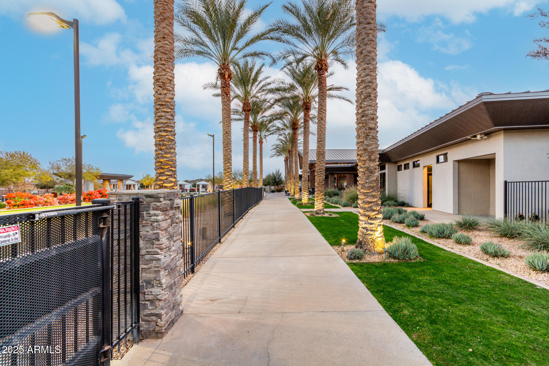 1312 W CALLE LUNA --