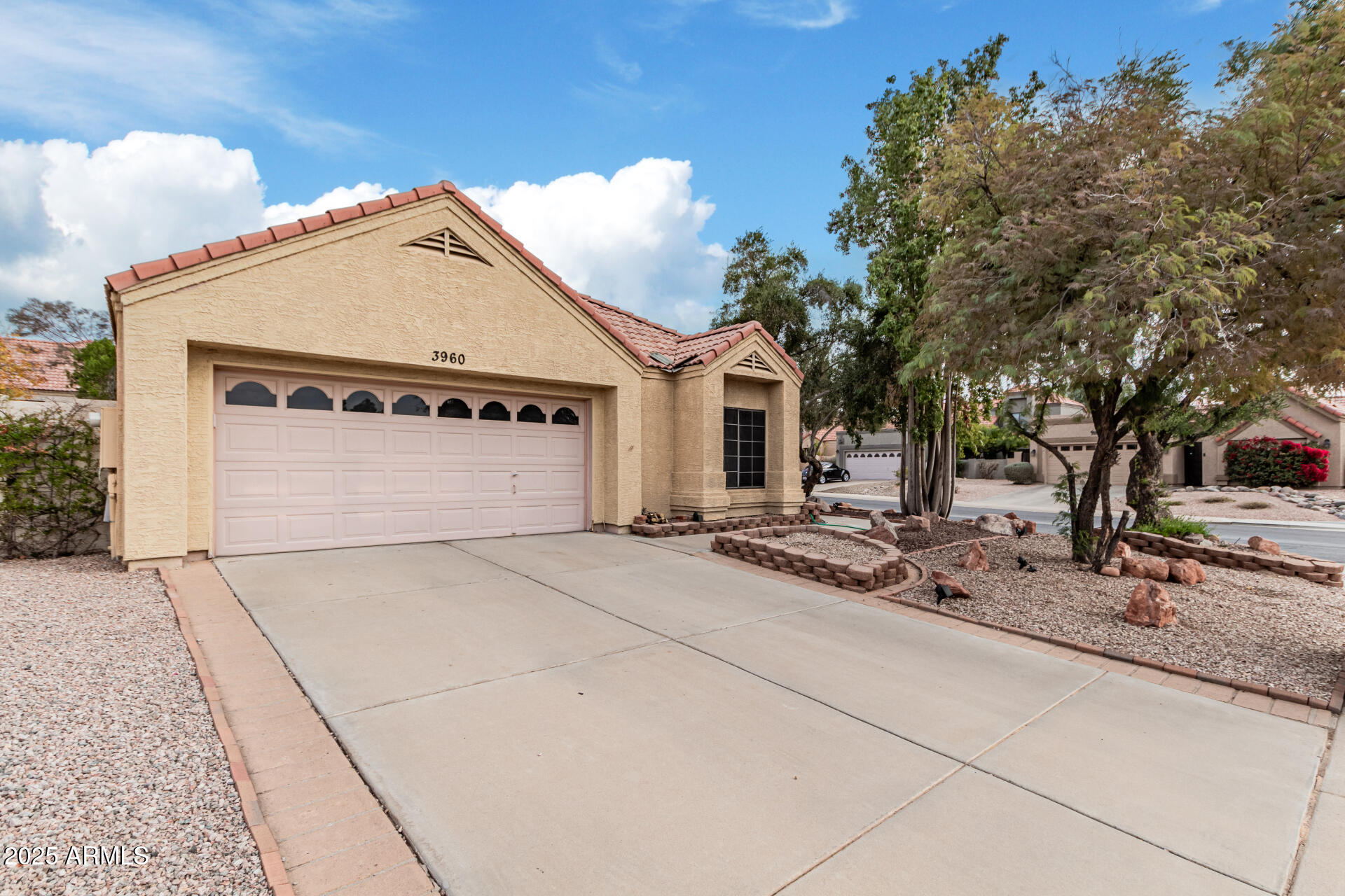 3960 E GRAYTHORN Street