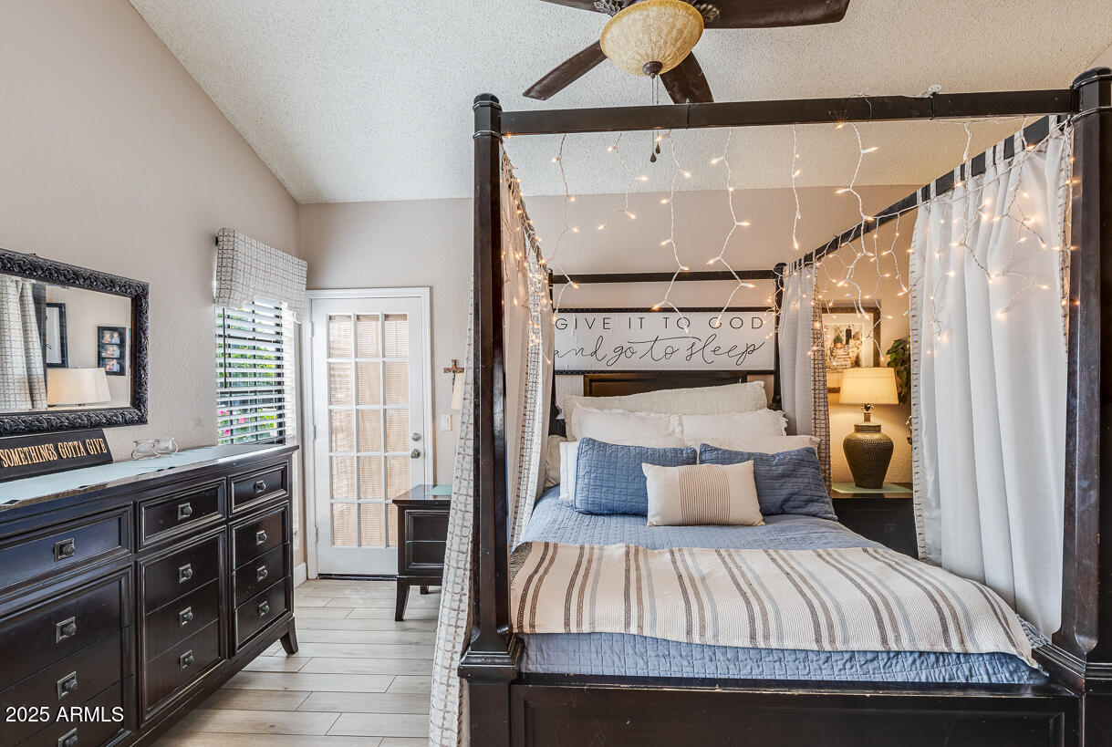 10043 E DREYFUS Avenue