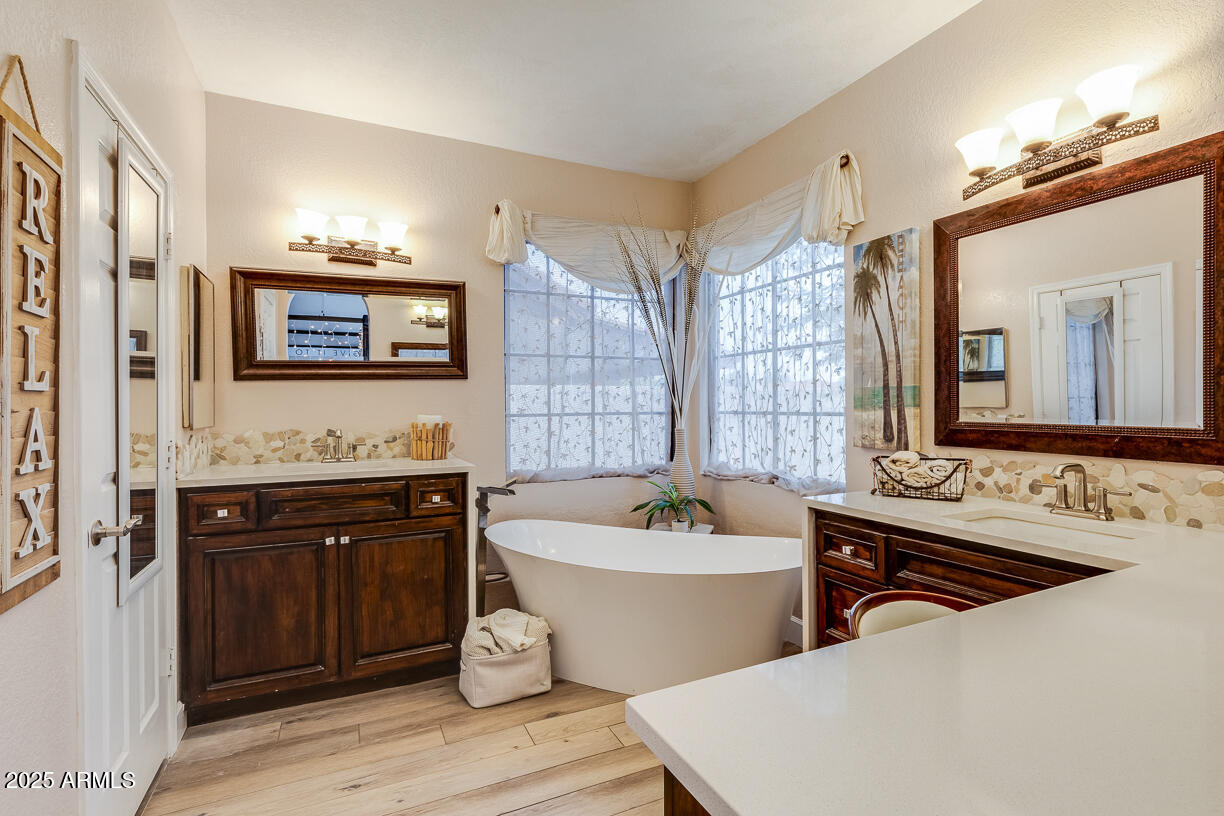 10043 E DREYFUS Avenue