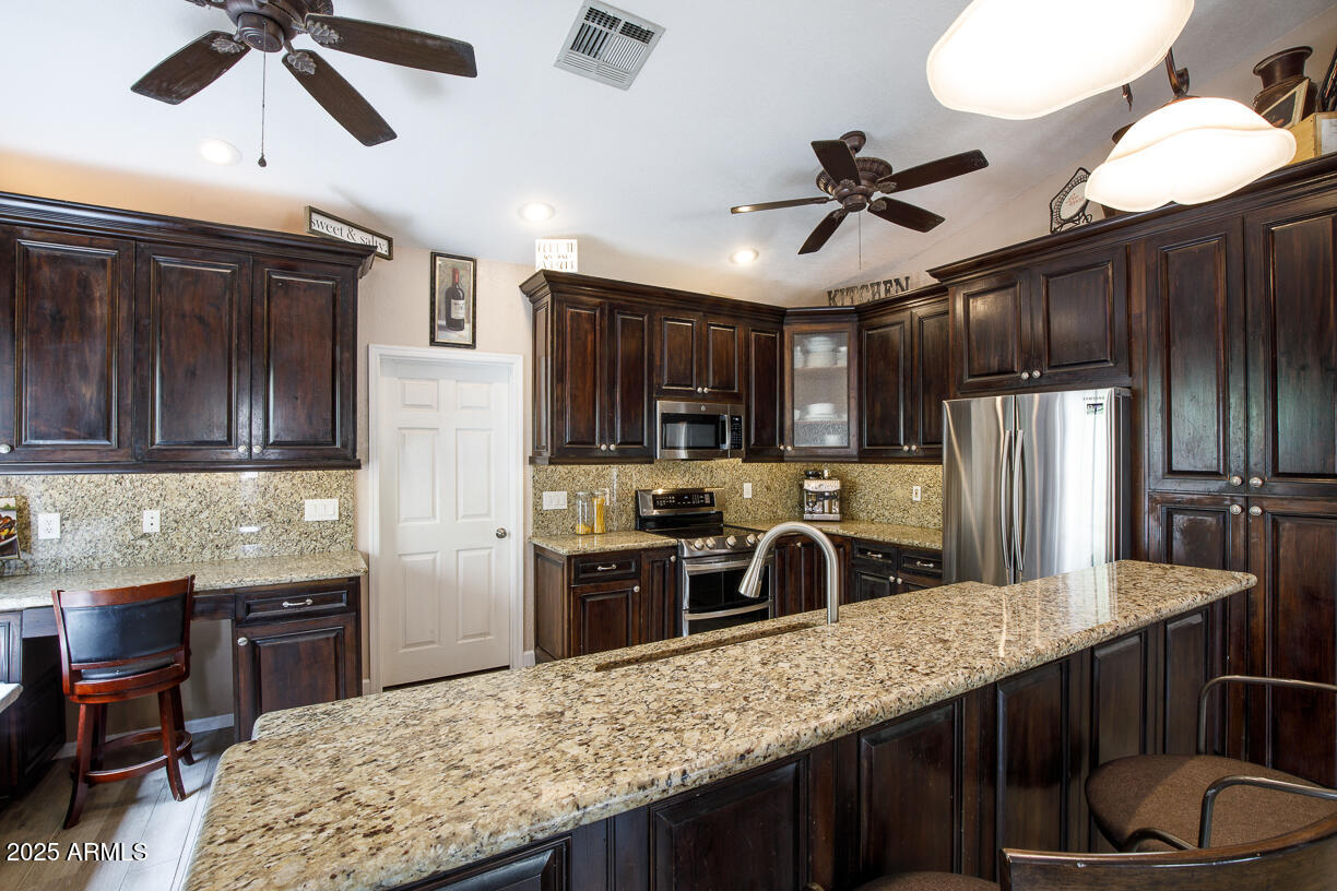 10043 E DREYFUS Avenue