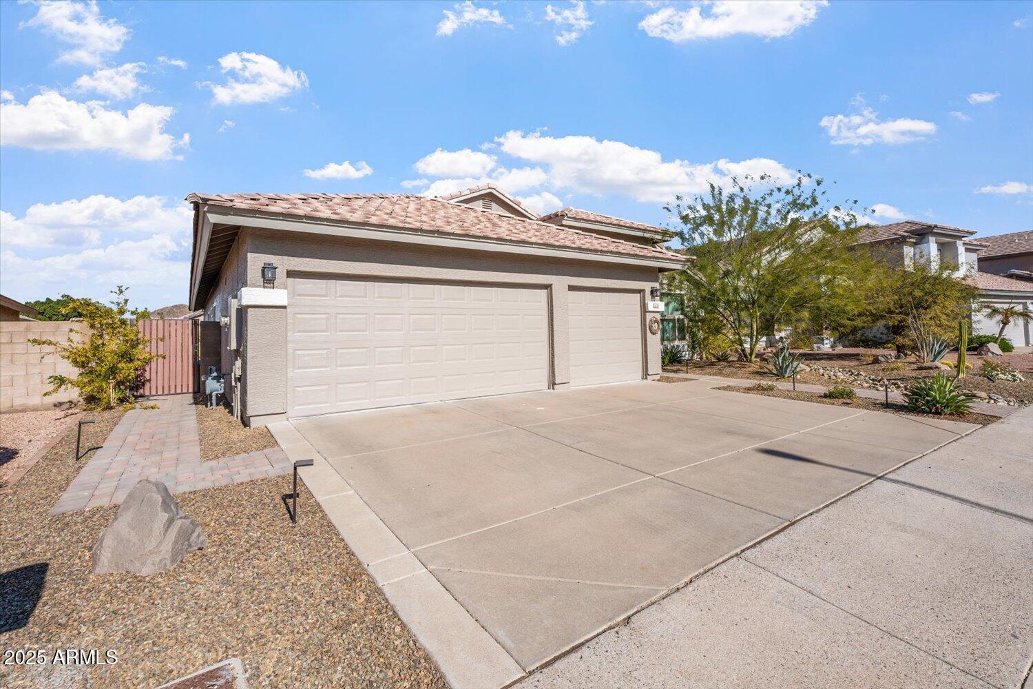 1618 E MONTOYA Lane