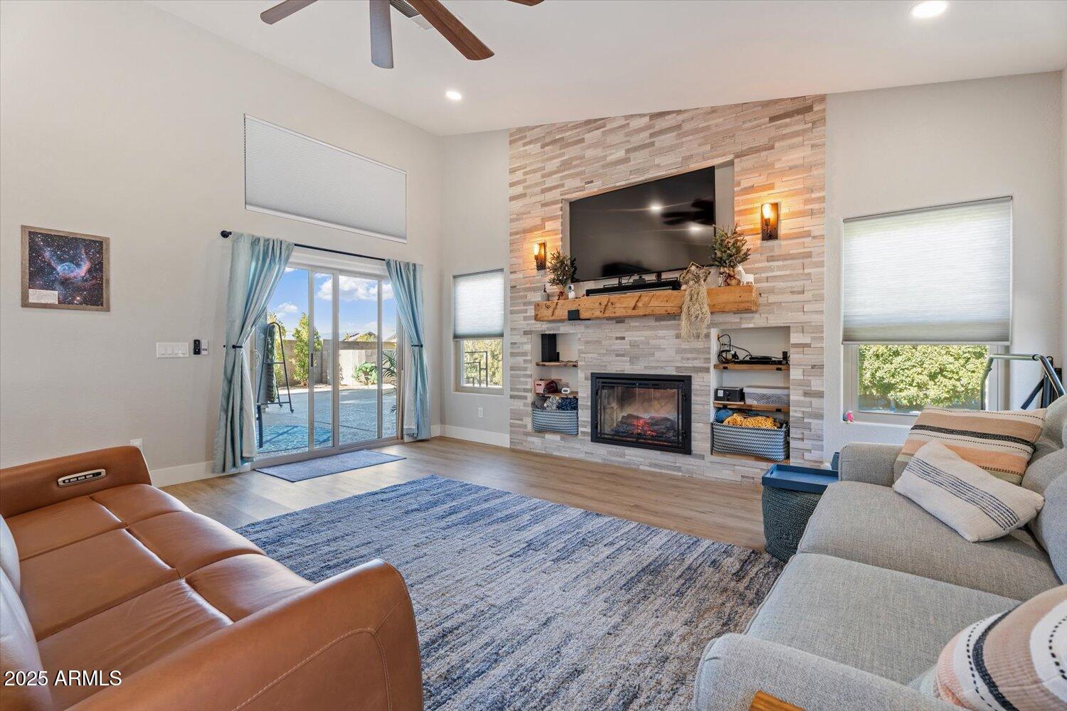 1618 E MONTOYA Lane