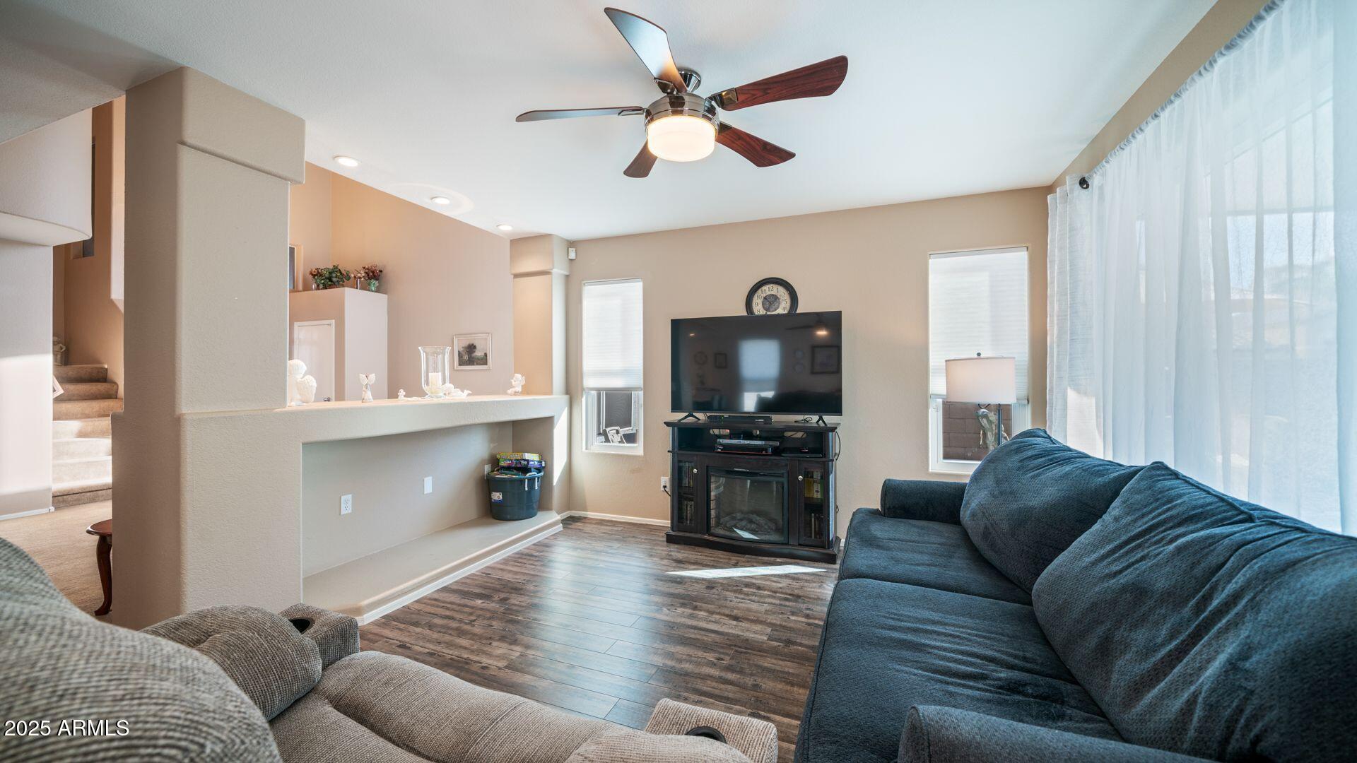 3935 E ROCKWOOD Drive