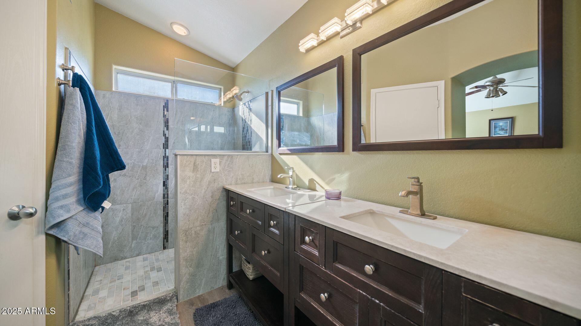 3935 E ROCKWOOD Drive