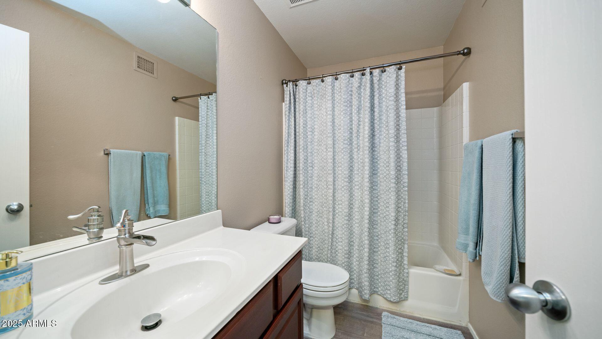 3935 E ROCKWOOD Drive