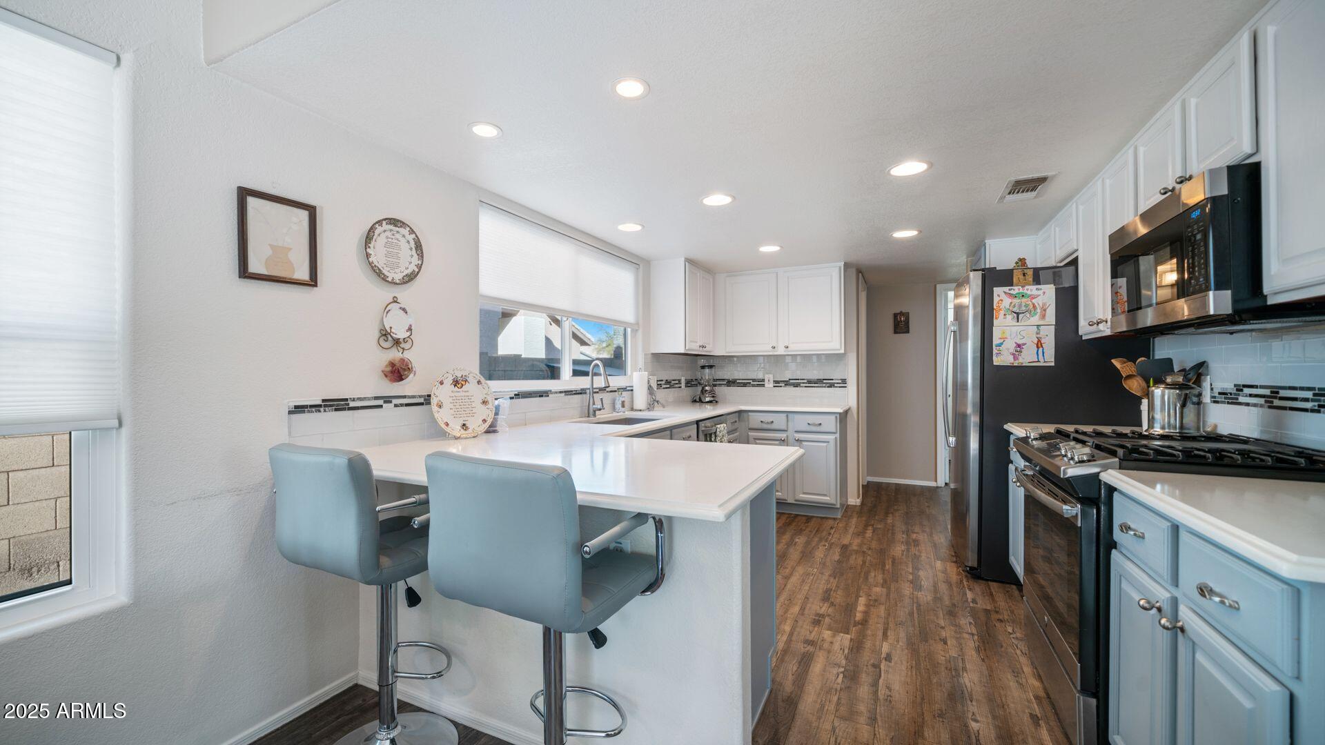 3935 E ROCKWOOD Drive