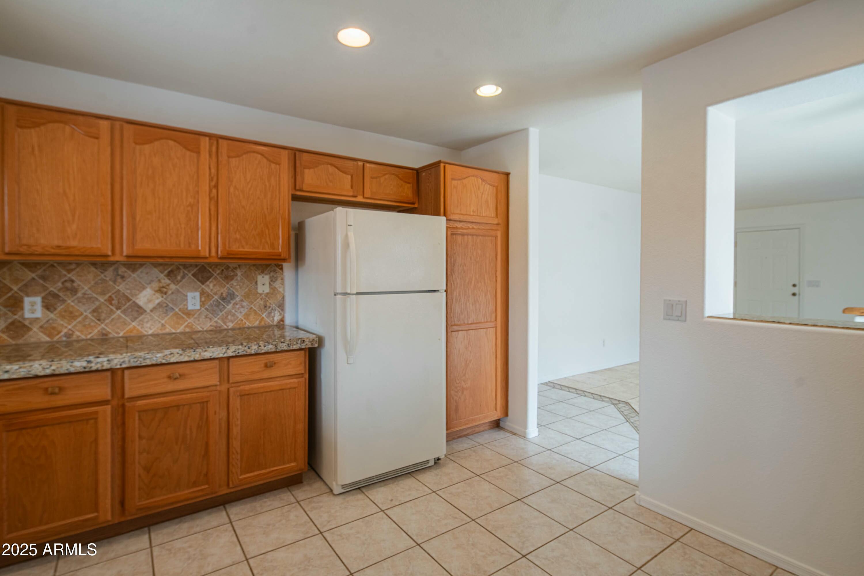 15909 W ELM Street
