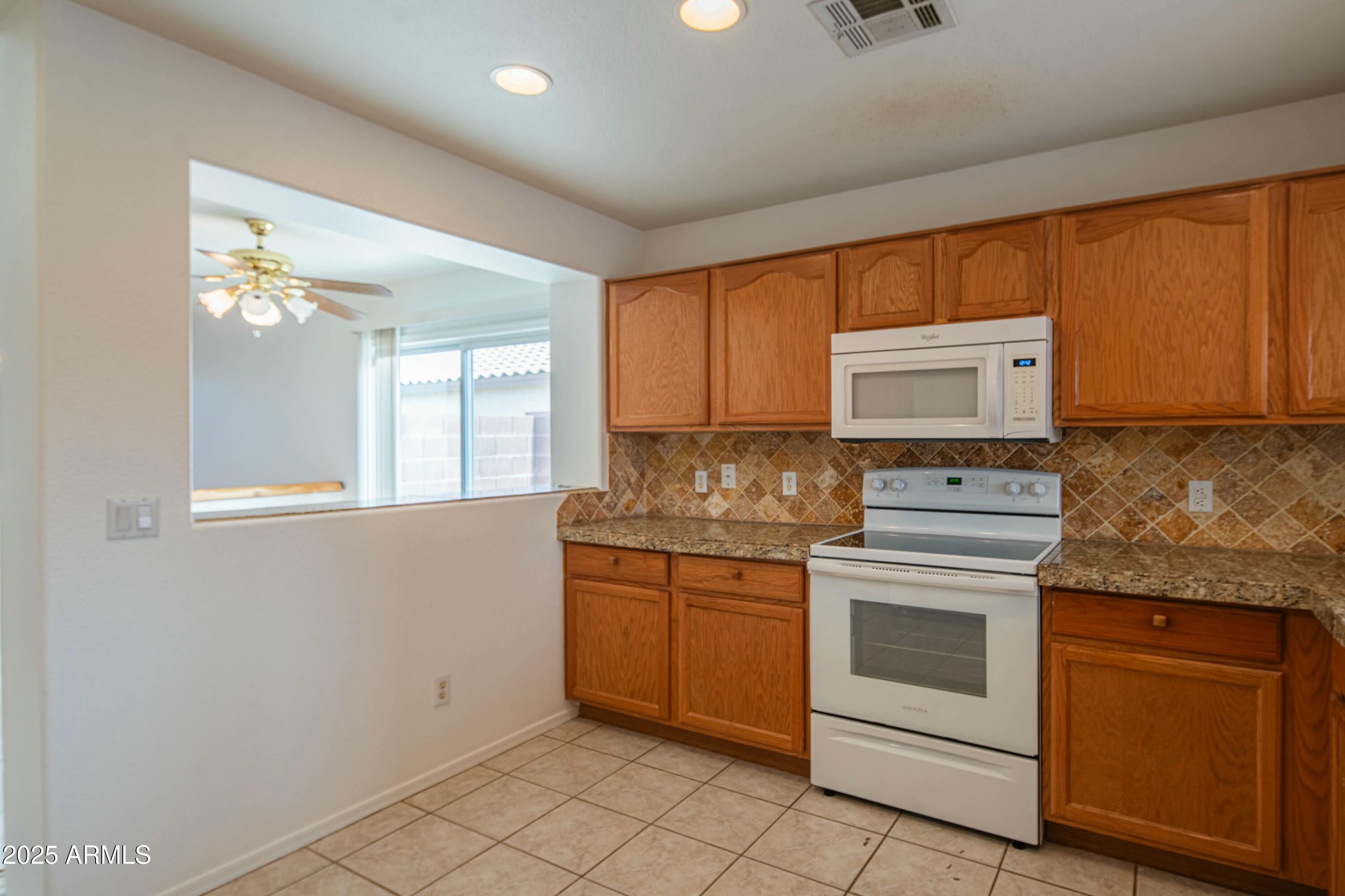 15909 W ELM Street