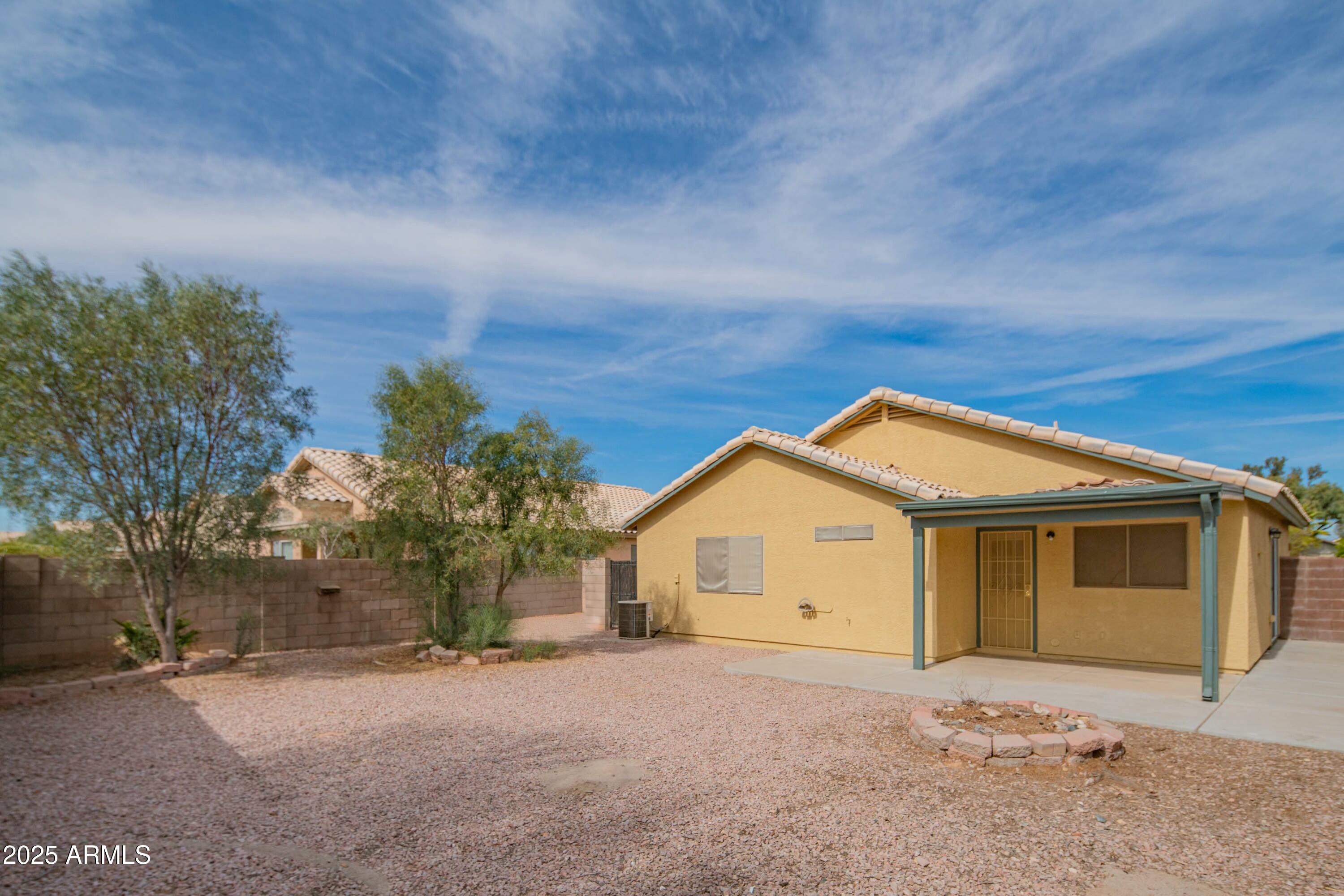 15909 W ELM Street