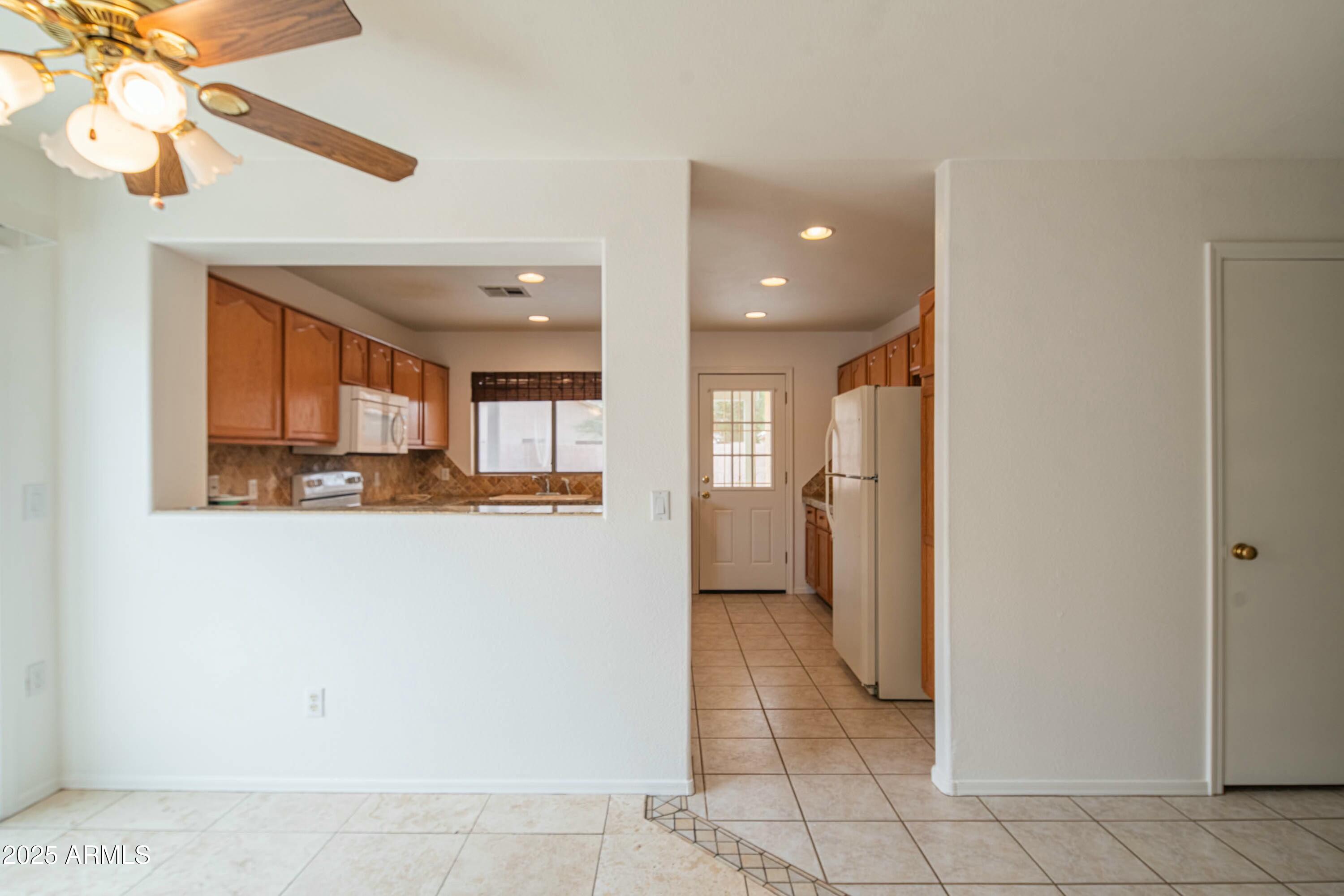 15909 W ELM Street