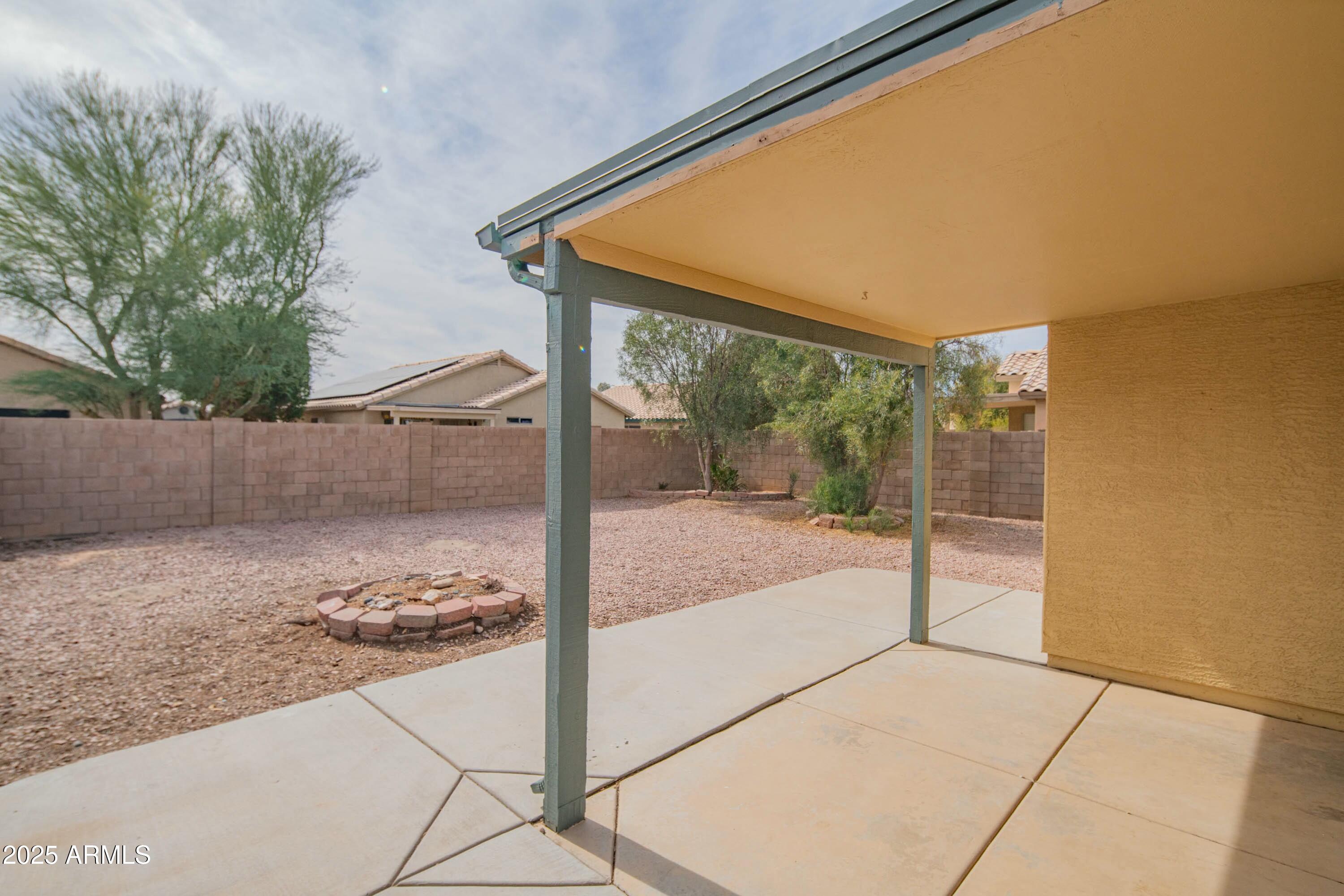 15909 W ELM Street
