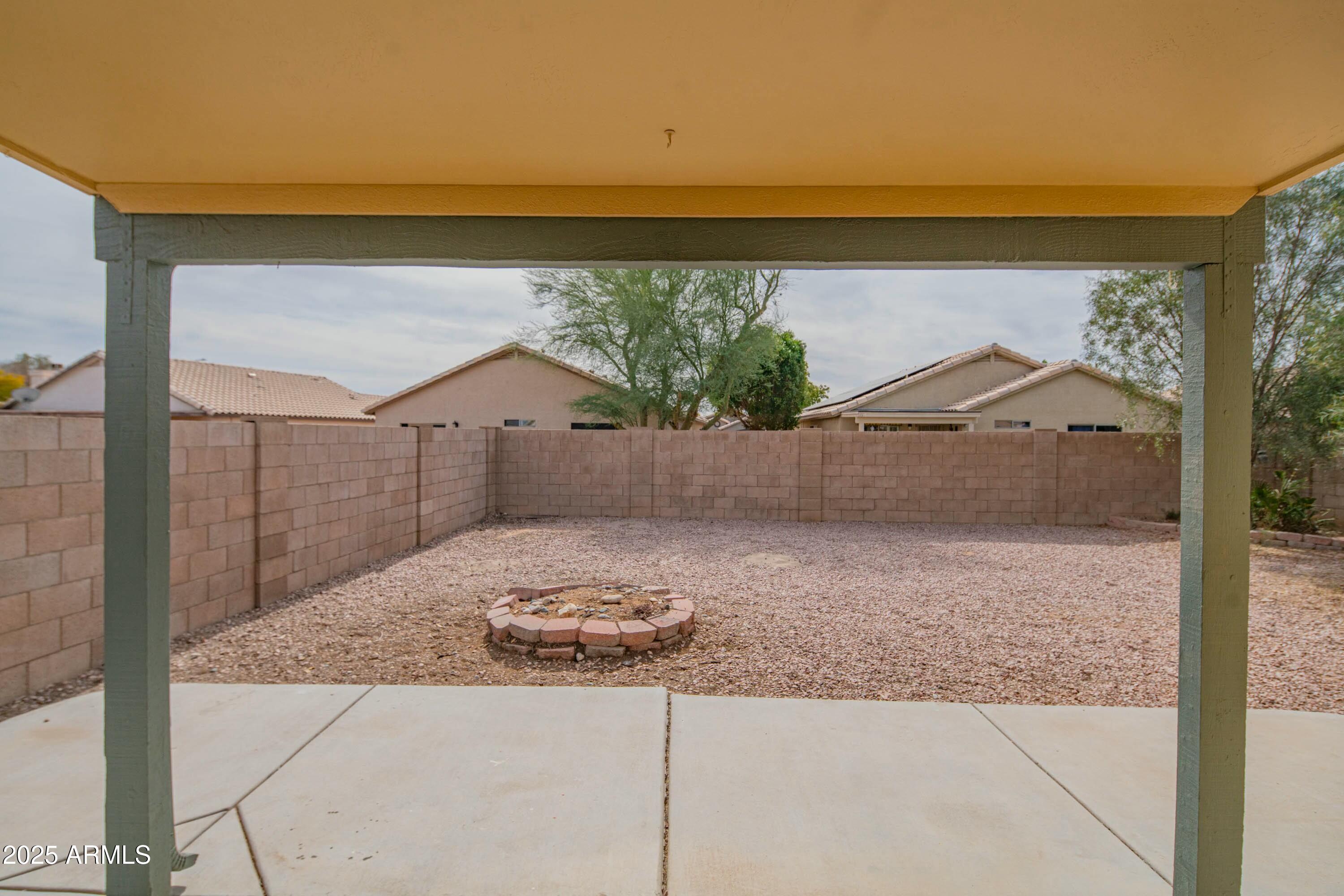 15909 W ELM Street