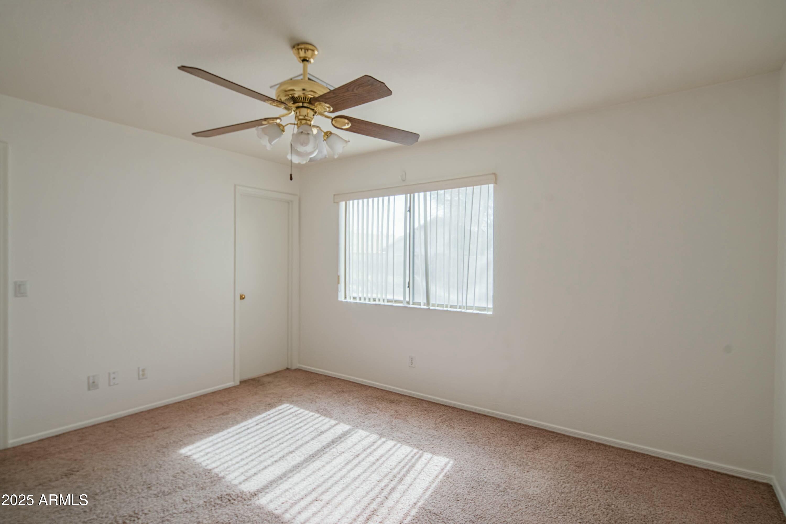 15909 W ELM Street