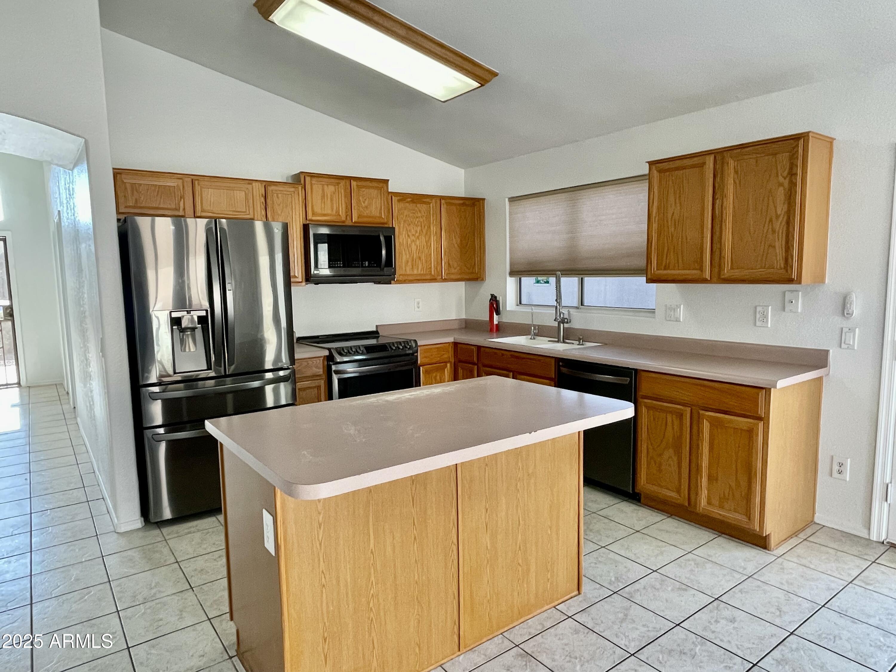 2202 E WESCOTT Drive