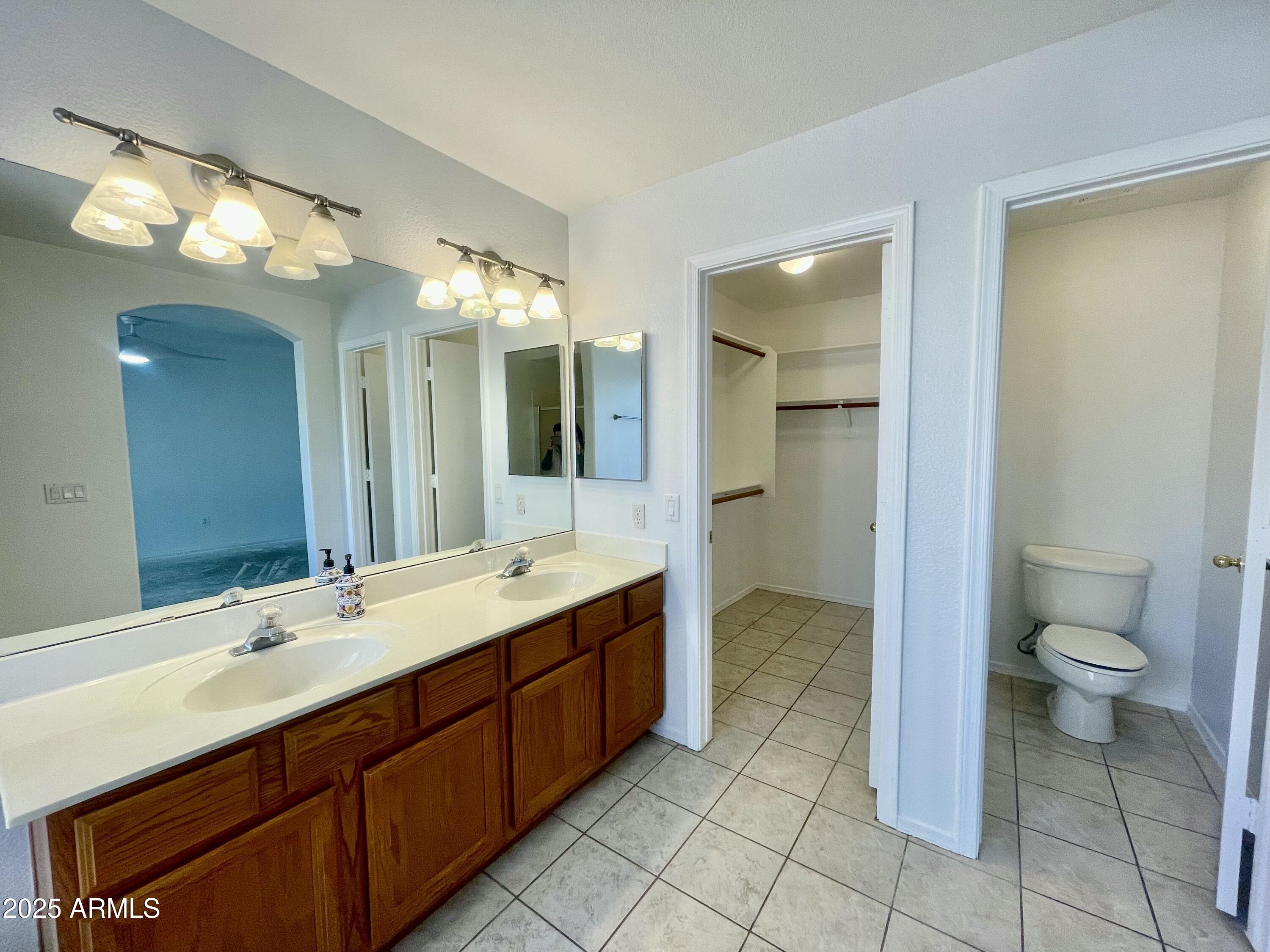 2202 E WESCOTT Drive