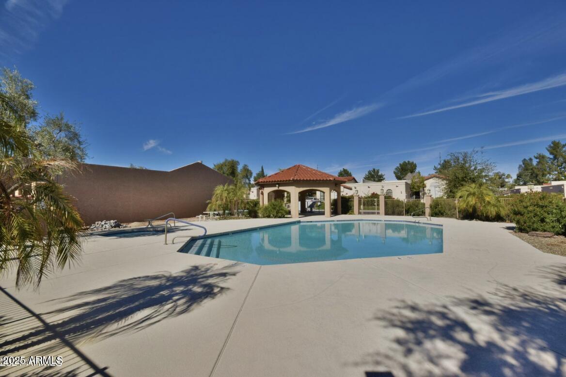 5529 E PARADISE Drive