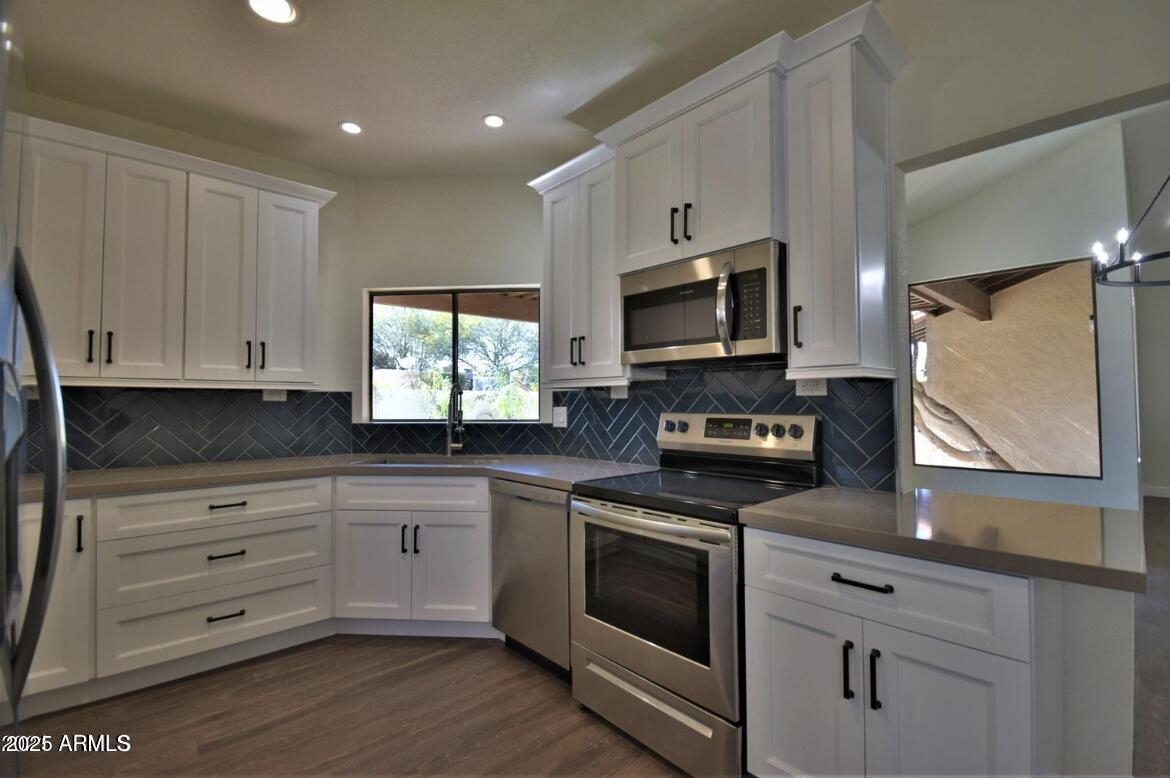 5529 E PARADISE Drive