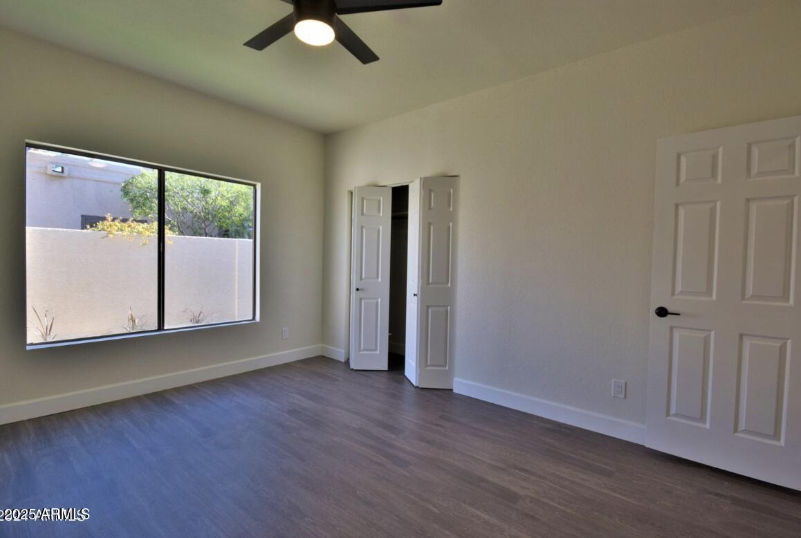 5529 E PARADISE Drive