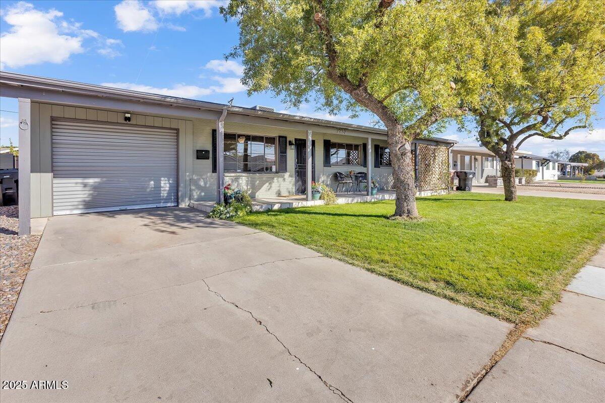 7932 E MORELAND Street