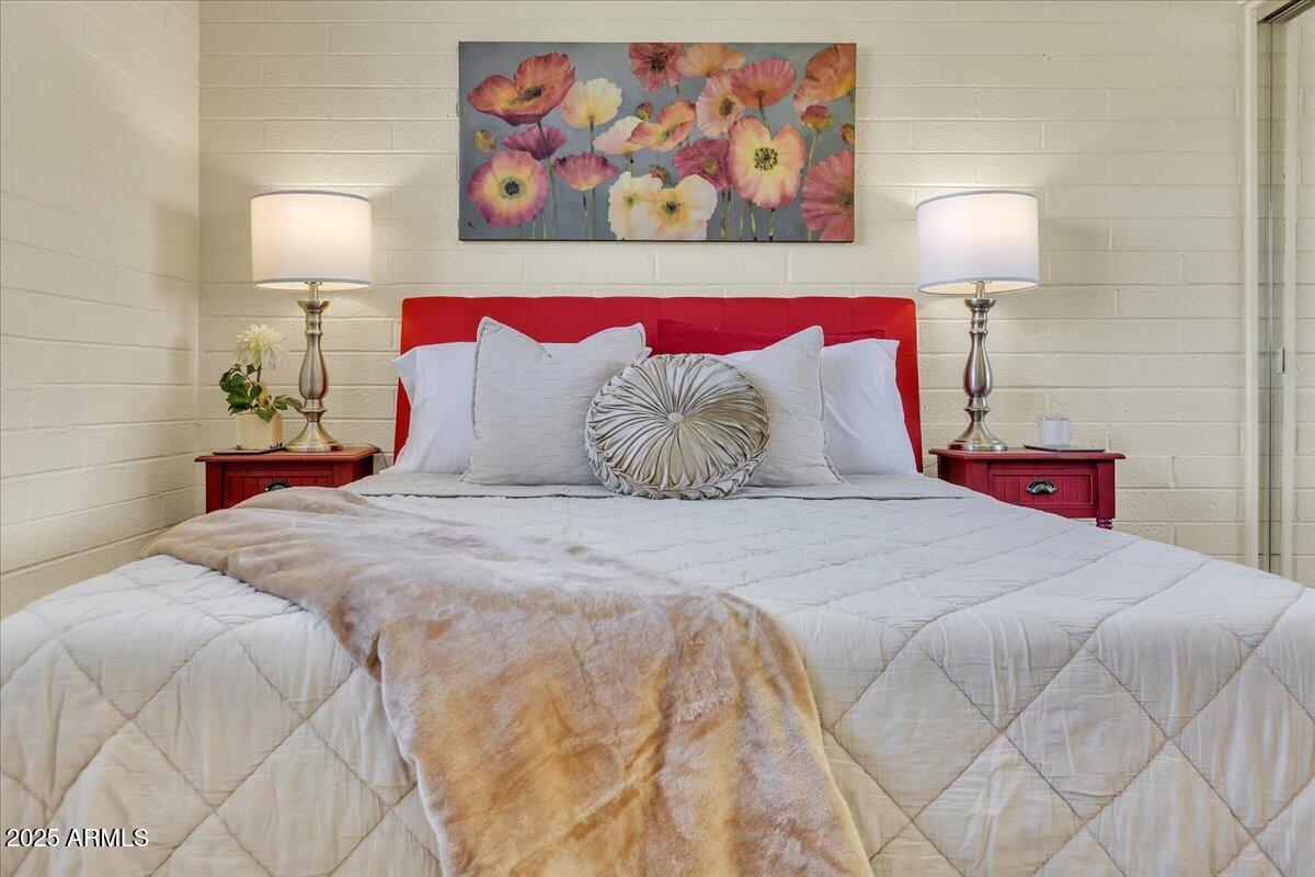 7932 E MORELAND Street