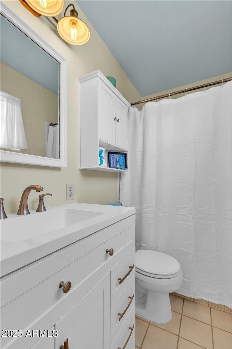 7932 E MORELAND Street