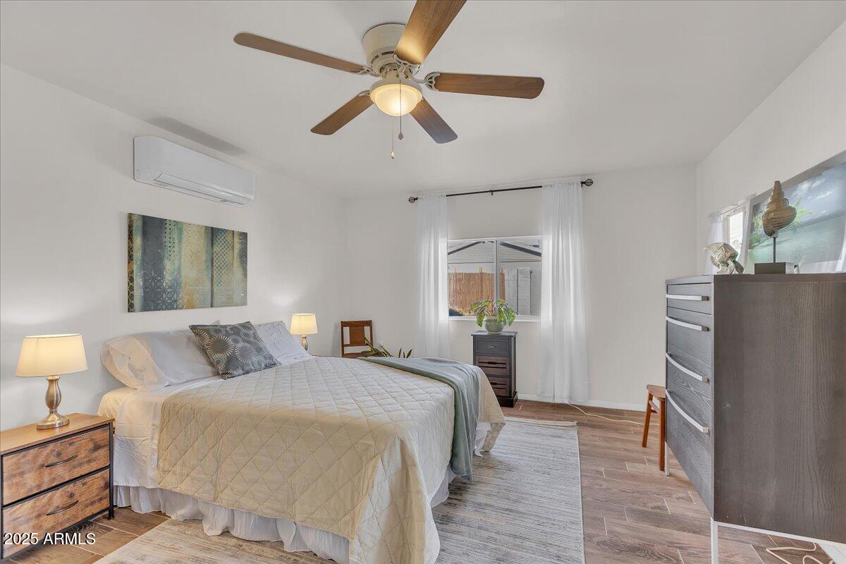 7932 E MORELAND Street