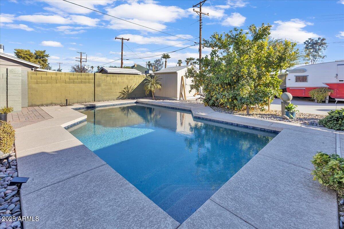 7932 E MORELAND Street