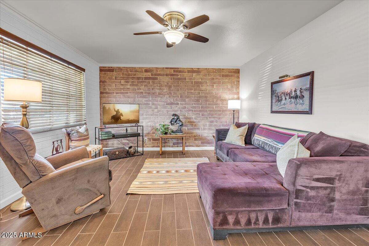 7932 E MORELAND Street