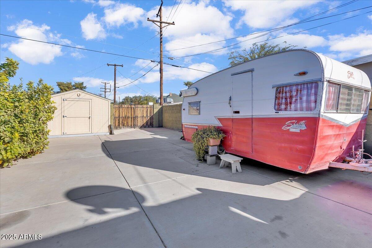 7932 E MORELAND Street