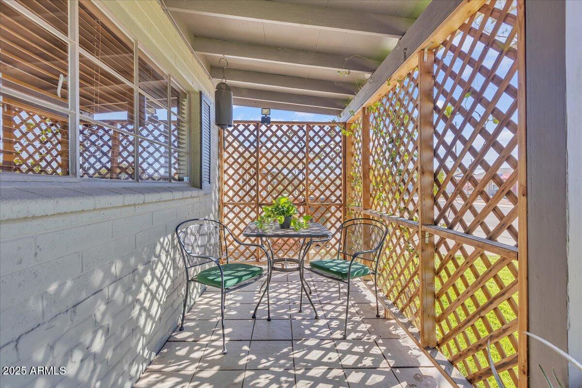 7932 E MORELAND Street