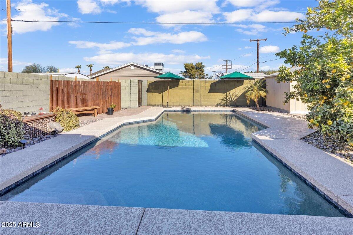 7932 E MORELAND Street