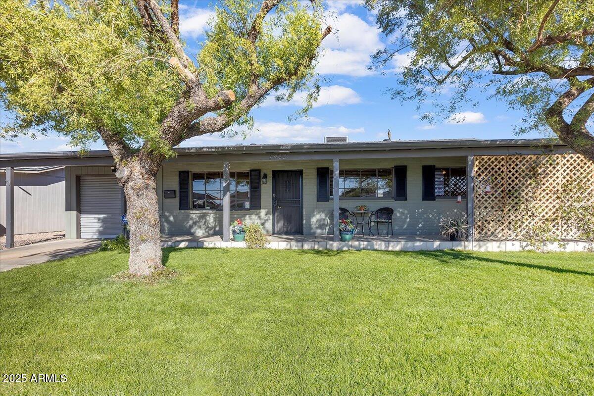 7932 E MORELAND Street