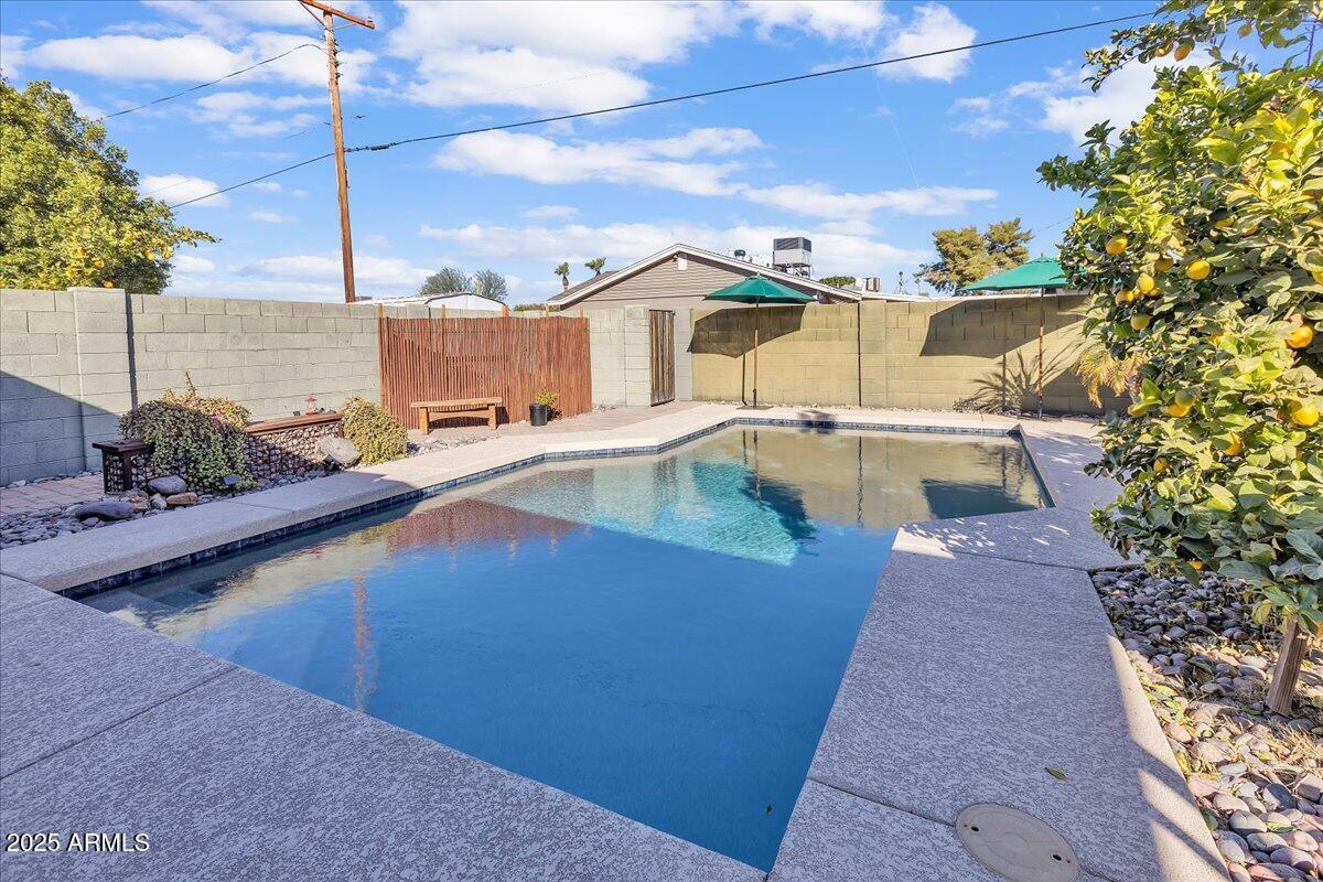 7932 E MORELAND Street