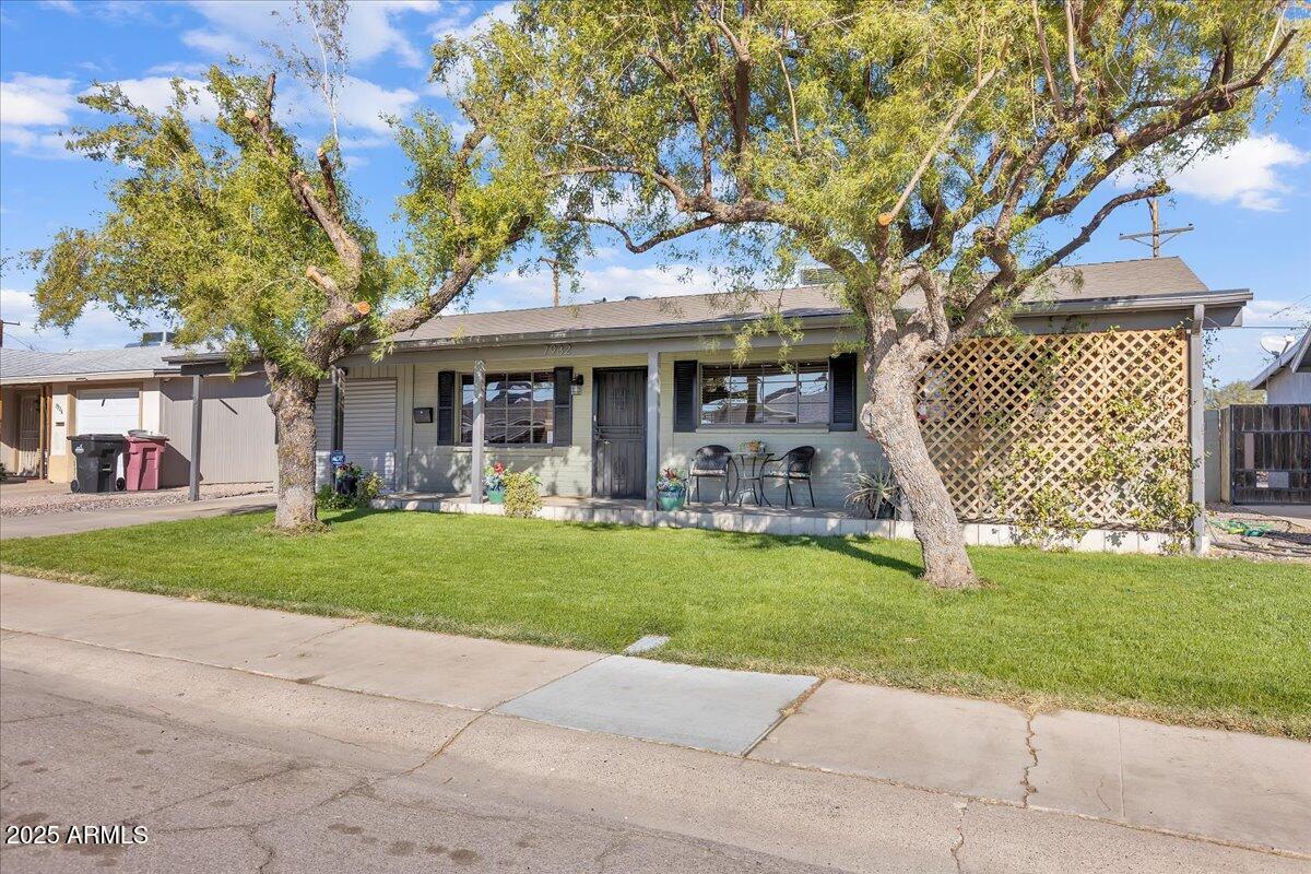 7932 E MORELAND Street