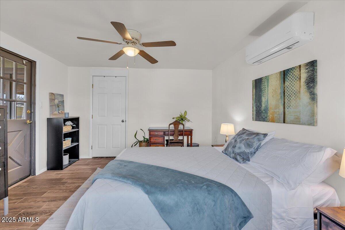 7932 E MORELAND Street