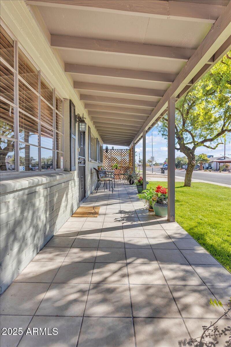 7932 E MORELAND Street