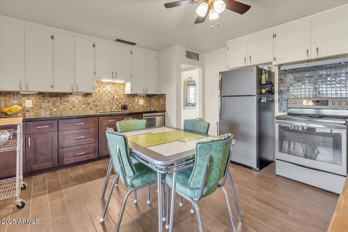 7932 E MORELAND Street