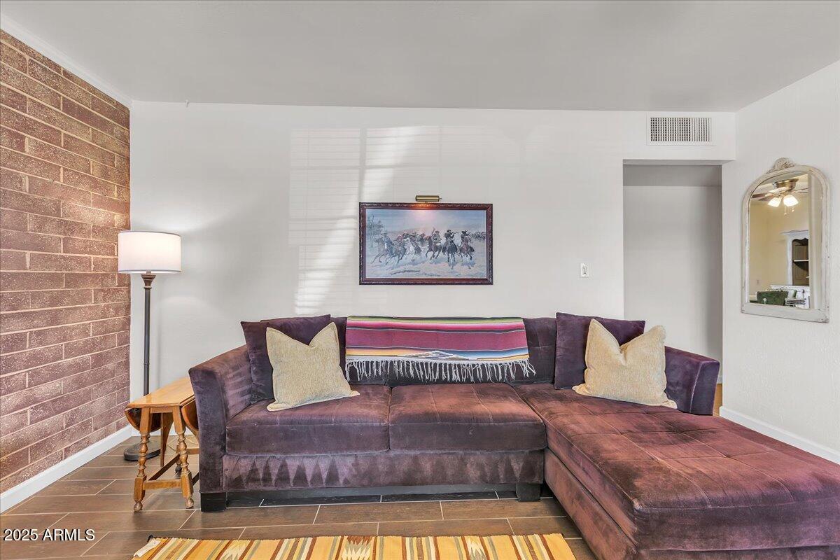 7932 E MORELAND Street