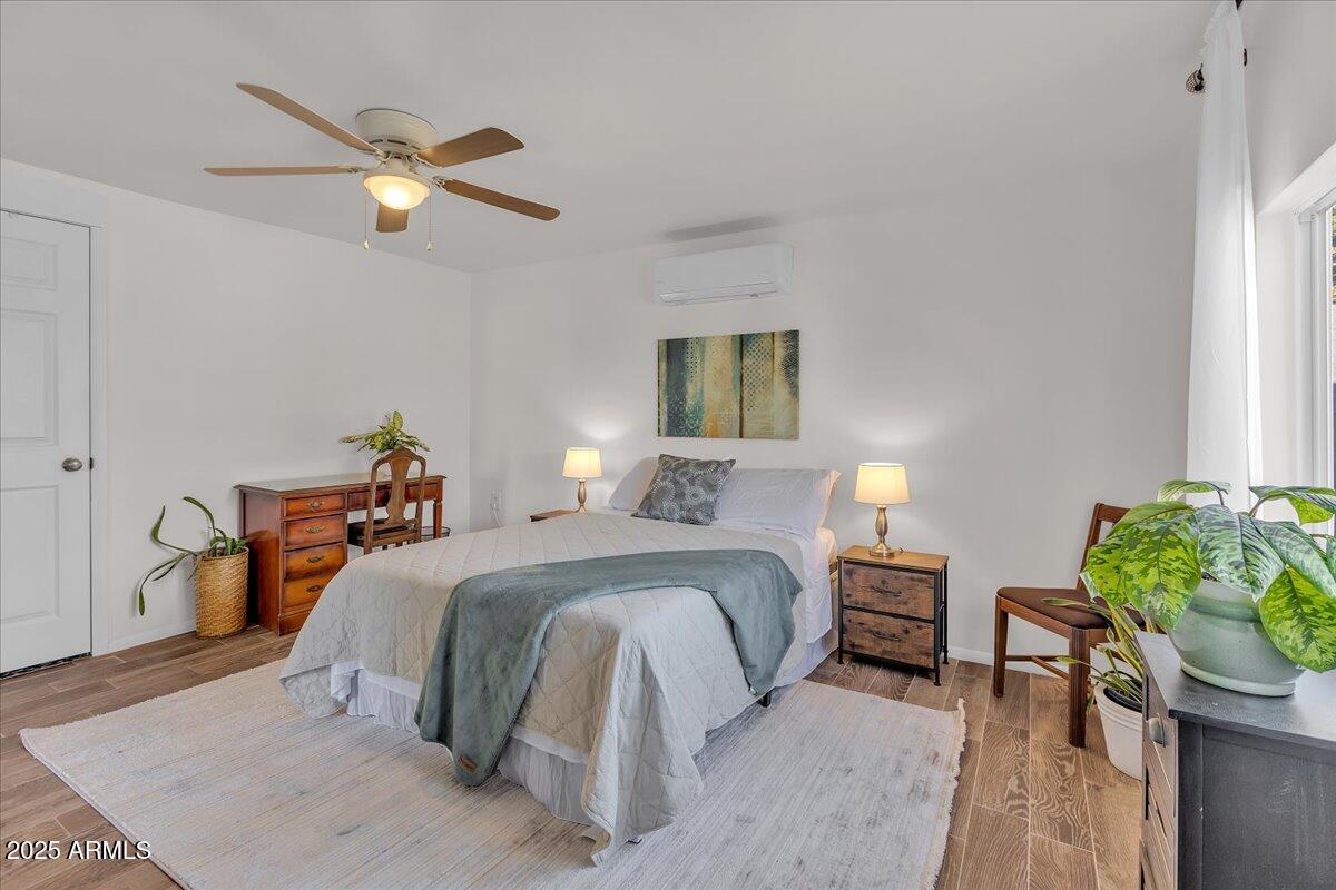 7932 E MORELAND Street