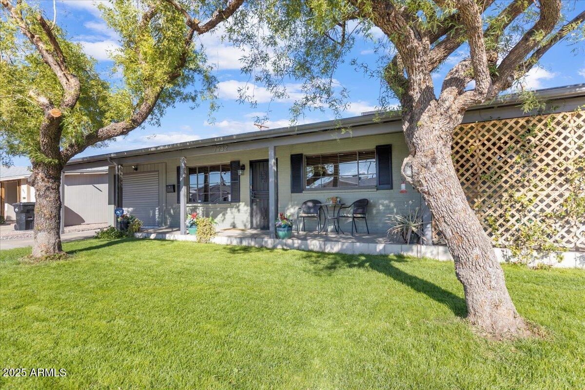 7932 E MORELAND Street