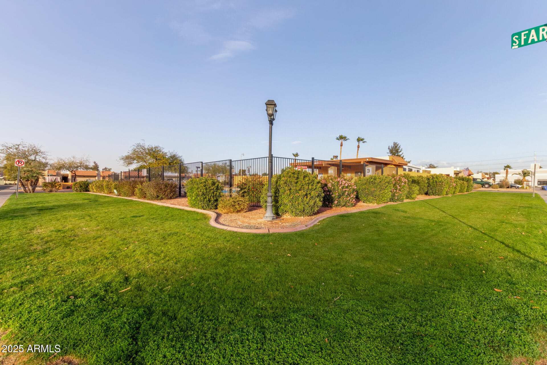 520 W COLGATE Drive