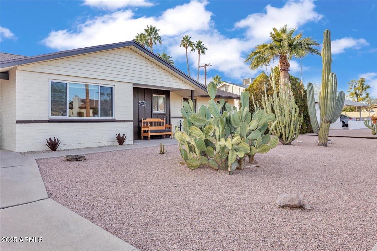 1618 N McAllister Avenue